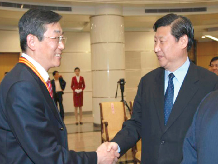  2007年時任上海市委書記習近平接見“第二屆上海市優秀中國特色社會主義事業建設者”代表華黎